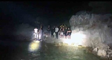 Göçmenleri Yunanistan diye koya terk edip gittiler