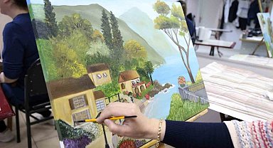 Hayallerini tuvale döküyorlar