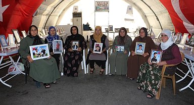 HDP önünde evlat nöbeti tutan aileler çocuklarını bekliyor