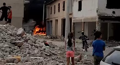 Hurdacılar kentsel dönüşümde atıkları yakıyor, şehri siyah duman kaplıyor