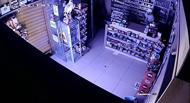 İzmir'de 3 iş yerini soyup serbest kalan şüphelilere yakalama kararı