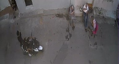 Sokak ortasında silahlı saldırı kamerada