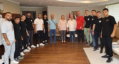 İzmitli pehlivanlar Manisa'da kol bağlayacak