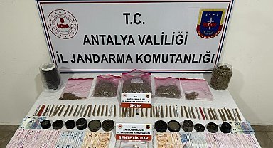 Jandarma ekipleri uyuşturucu satıcısını kıskıvrak yakaladı