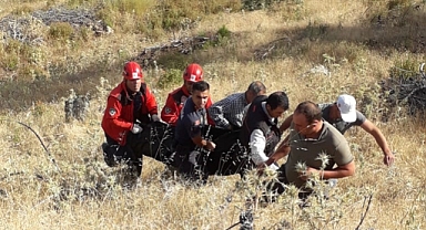 Kamyonet Uçuruma Uçtu; Şöför Öldü