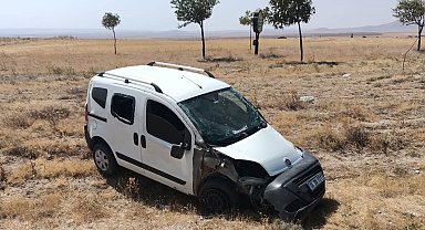 Kontrolden çıkan hafif ticari araç takla attı: 1 yaralı