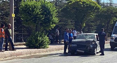 Konya'da 2 otomobil çarpıştı: 2 yaralı