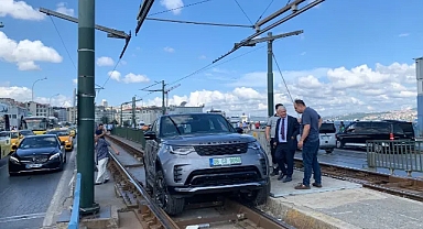 Lüks Cip Raylara Sıkıştı Tramvay Seferleri Aksadı!