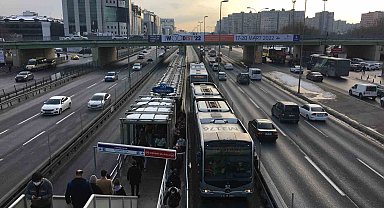 Metrobüste kredi kartı vurgunu; 3 katı fiyat alınıyor