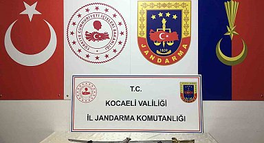 Operasyon yapılan evden kılıç çıktı