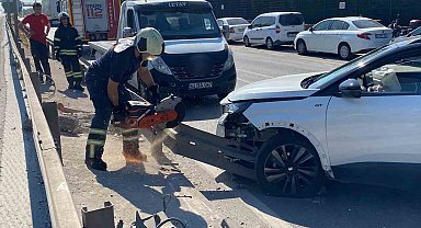 Otomobil bariyerlere ok gibi saplandı:1 yaralı