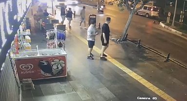 Otomobilin altında kalmaktan kıl payı kurtuldu