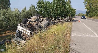 Saç yüklü tır takla attı