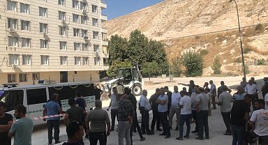 Şanlıurfa'da iş makinesinin altında kalan kadın öldü