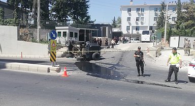Terörle Mücadele Şube Müdürlüğü önünde zırhlı polis aracı devrildi