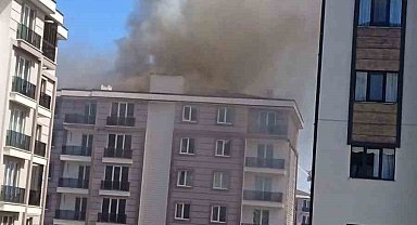 Silivri'de bir binanın çatısında çıkan yangın paniğe neden oldu
