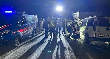 Silivri'de hafif ticari araç arıza yapan hafriyat kamyonuna çarptı: 1 ölü