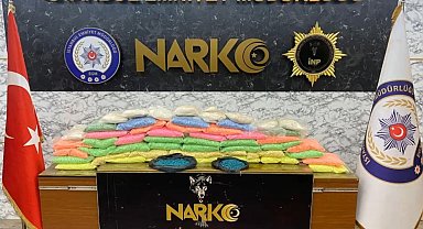 Şüphe üzerine durdurulan araçta 565 bin uyuşturucu hap ele geçirildi