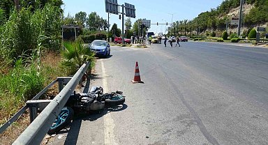 Ticari taksi ile çarpışan motosiklet sürücüsü yaralandı