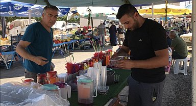 Toros Dağları'nın zirvesinden çuvallarla getirdikleri karları bardak bardak satıyorlar