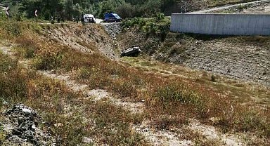 Türkeli'de otomobil şarampole uçtu: 1 yaralı