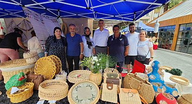 Türkiye'nin dört bir yanından Gölcük'e gelen sanatçılar eserlerini sergiledi