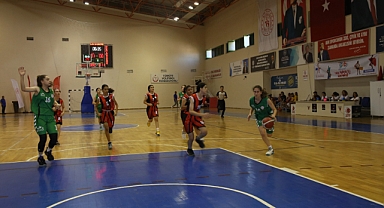 Yıldızlar Ligi Çeyrek Final Heyecanı Burhaniye’de Yaşanıyor