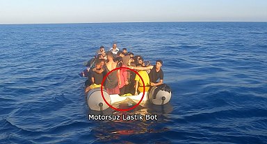Yunan unsurları motorunu söktükleri lastik bottaki göçmenleri ölüme terk etti