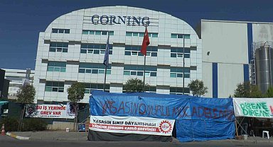 65 gündür fabrika önünde grev yapıyorlar