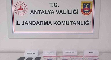 650 gram metamfetamin, 13 gram esrar ele geçirildi