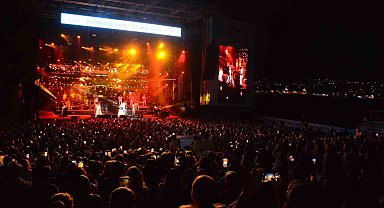 Ajda Pekkan şovuyla hayranlarına unutulmaz bir gece yaşattı