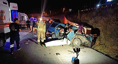 Ankara'da çarpışan iki araç hurdaya döndü: 2 ölü, 6 yaralı