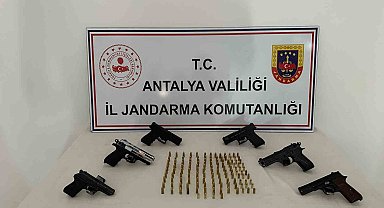 Antalya'da 6 adet ruhsatsız tabanca ele geçirildi