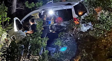 Araç Uçuruma Yuvarlandı Arka Koltuktaki Görüntü Şoke Etti!