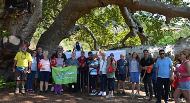 Atatürk Kayalıkları’na Doğa Yürüyüşü Düzenlendi   