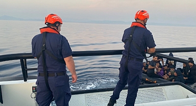 Ayvalık Açıklarında 23 Düzensiz Göçmen Kurtarıldı 