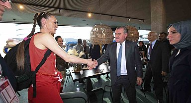 Filenin Sultanları'na final öncesi moral ziyareti