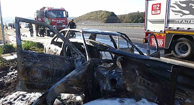 Bariyerin içinden geçen otomobil alev aldı: Ölümden döndüler