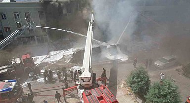 Sünger fabrikasında yangın: 1 kişi hayatını kaybetti