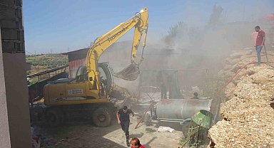 Besihanede yangın çıktı 2 bin balya saman yandı