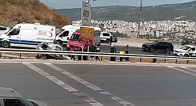 Bursa'da bariyerlere giren araç kullanılamaz hale geldi : 2 yaralı