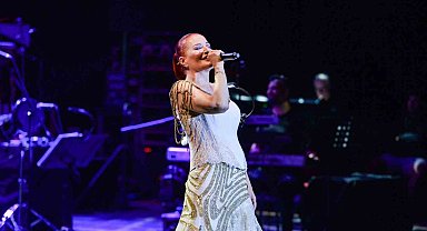 Bursa'da Candan Erçetin rüzgarı