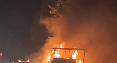 Bursa'da kamyonet alev alev yandı