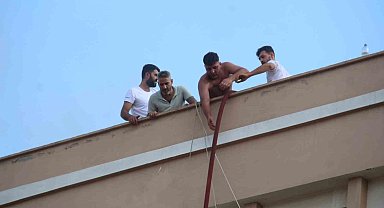 Çatıdaki depo yangını korkuttu