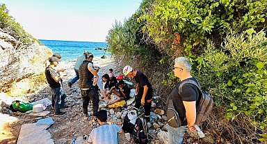 Datça'da mahsur kalan 14 düzensiz göçmen kurtarıldı