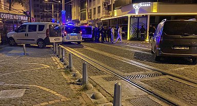 Eğlence mekanında silahlı kavga : 2 yaralı