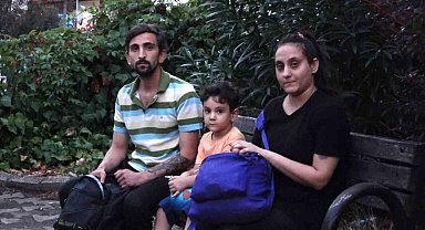 Ev sahibi tarafından evden çıkarıldı, hamile eşi ve çocuğu ile hastane bahçesinde kaldı