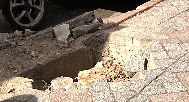 Fatih'te ilginç kaza: Gaza fazla basan sürücü başka bir aracın üzerine çıktı