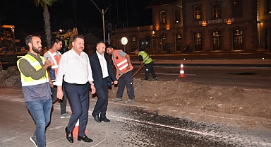 Gar Önünde Hummalı Çalışma