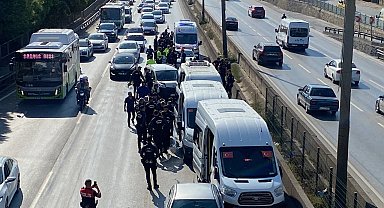 Göreve giden çevik kuvvet ekibi zincirleme kazaya karıştı: 5 polis yaralandı